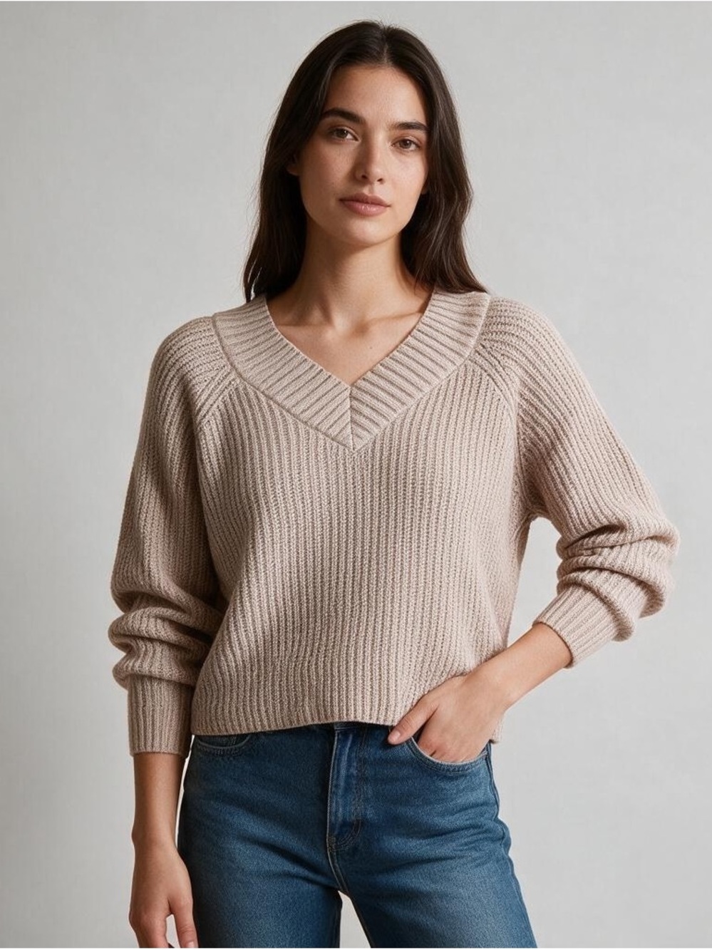 Like new - CARMEN Soft V-Neck Ribbed Knit Cropped Sweater in Light Beige, sz S